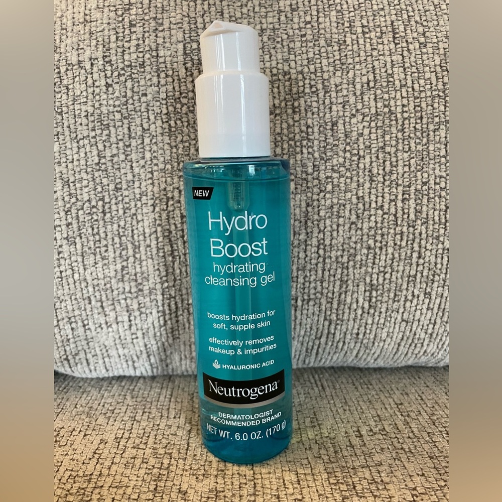 Neutrogena Hydro Boost Hydrating Cleansing Gel NEW Full size